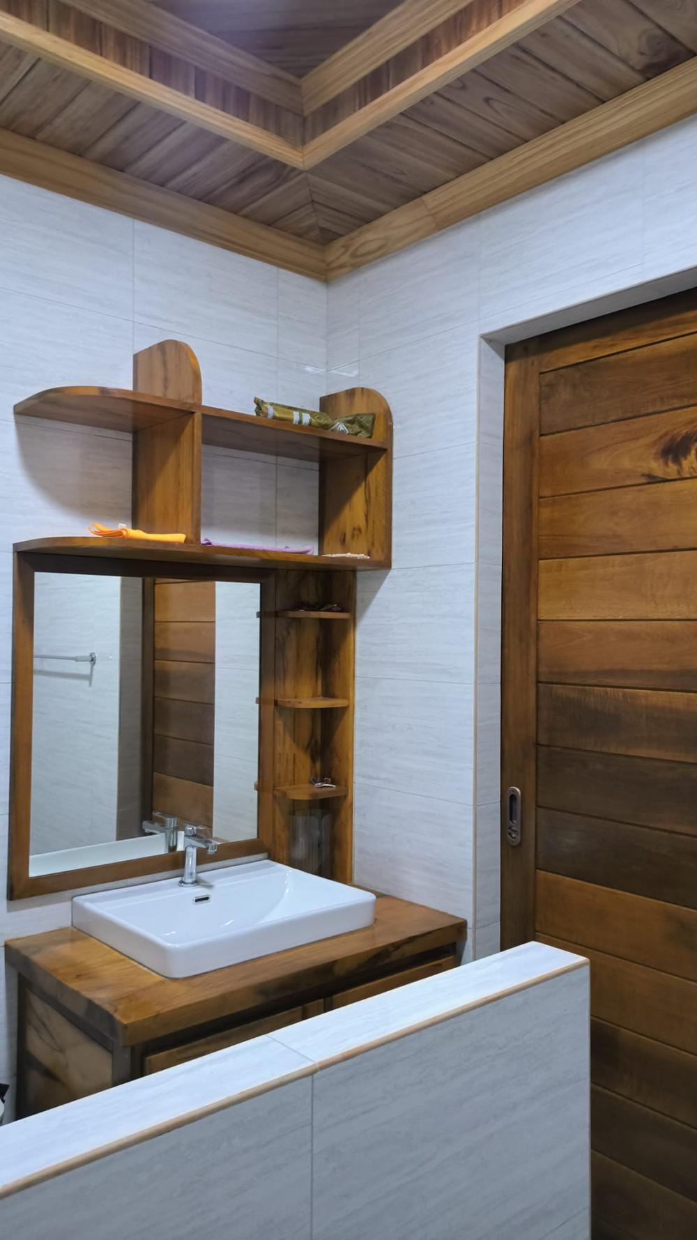 บ้านเดี่ยวทยอยทำงบสองแสนกว่าบาท ภายนอกดูธรรมดา แต่ภายในตกแต่งได้หรูหราและฝ้าทำด้วยไม้ตกแต่งสวยงาม รูปที่ 20