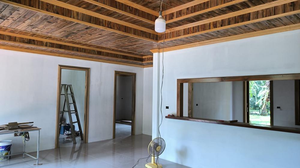 บ้านเดี่ยวทยอยทำงบสองแสนกว่าบาท ภายนอกดูธรรมดา แต่ภายในตกแต่งได้หรูหราและฝ้าทำด้วยไม้ตกแต่งสวยงาม รูปที่ 22