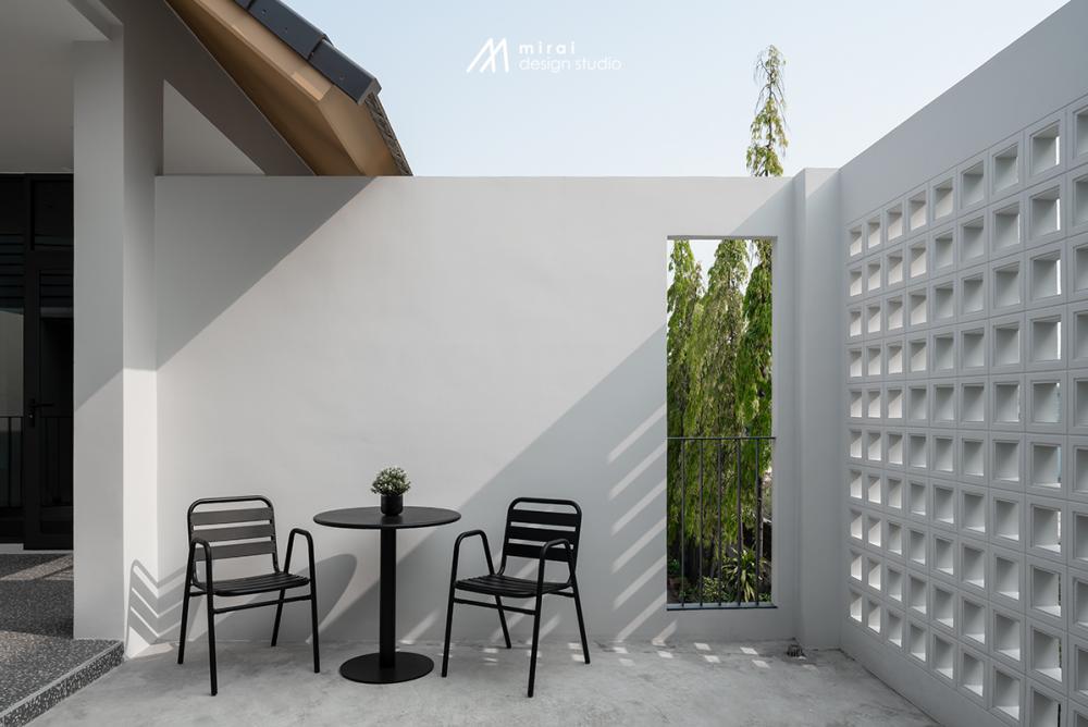 บ้านทรงจั่วสไตล์โมเดิร์น ตกแต่งภายในบ้านหรูหราลงตัว รูปที่ 15