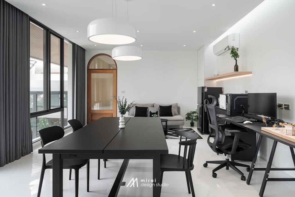 บ้านทรงจั่วสไตล์โมเดิร์น ตกแต่งภายในบ้านหรูหราลงตัว รูปที่ 21