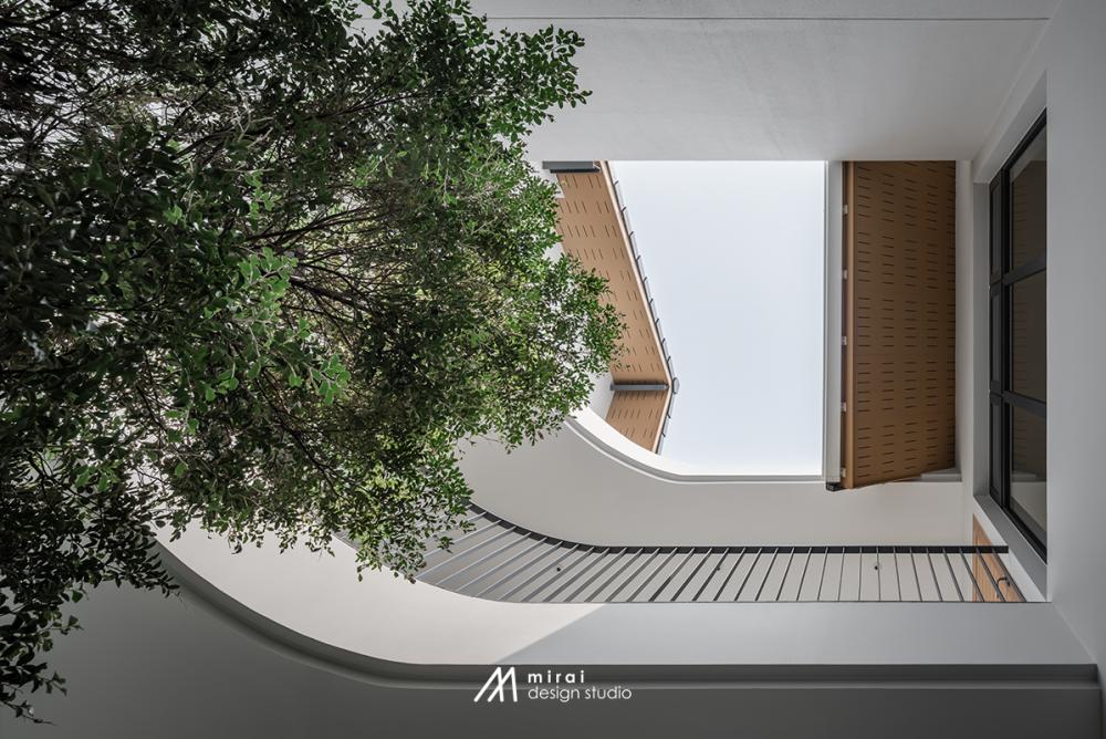 บ้านทรงจั่วสไตล์โมเดิร์น ตกแต่งภายในบ้านหรูหราลงตัว รูปที่ 23