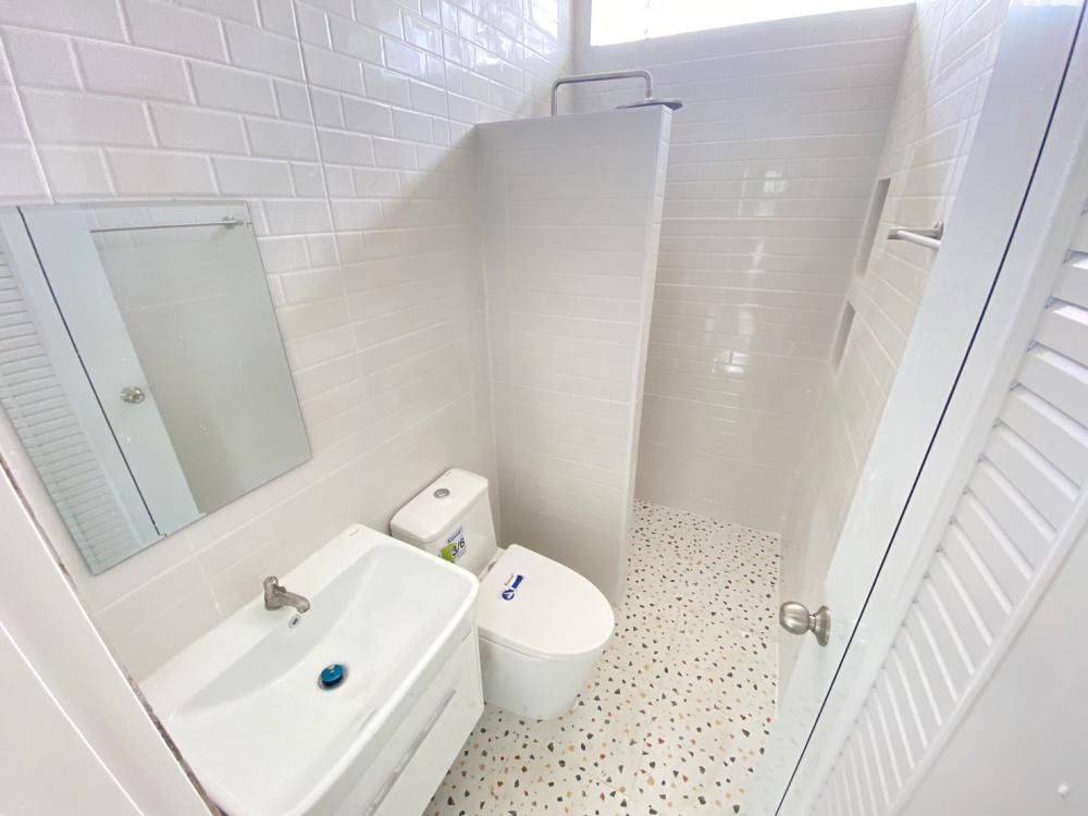 บ้านไสตล์คอสเทจหลังน้อยๆ  ขนาด 2 ห้องนอน 1 ห้องน้ำ งบ 6.5 แสน  ตกแต่งด้วย สีพาสเทล หวานแหวว น่ารัก รูปที่ 10