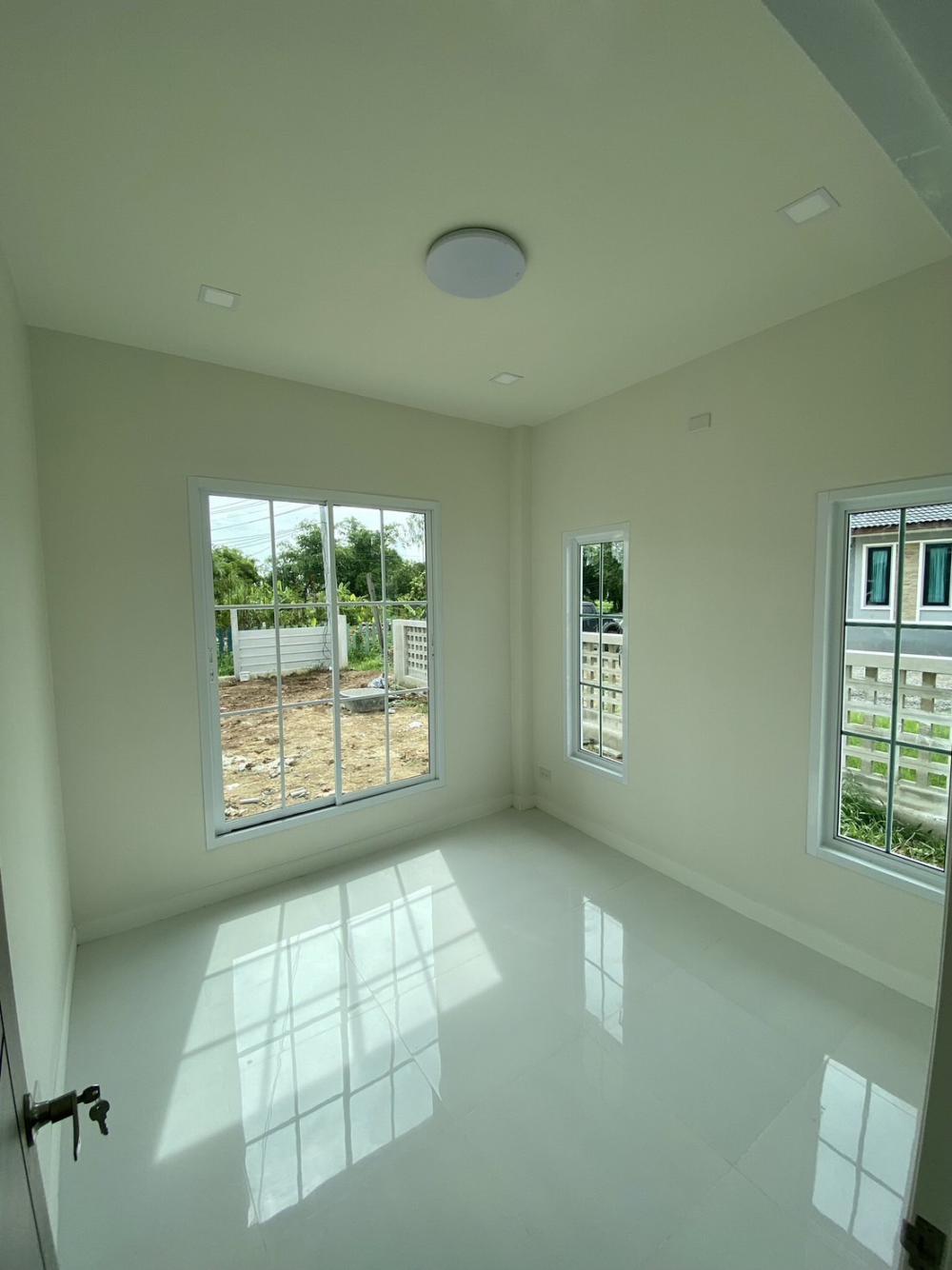 บ้านไสตล์คอสเทจหลังน้อยๆ  ขนาด 2 ห้องนอน 1 ห้องน้ำ งบ 6.5 แสน  ตกแต่งด้วย สีพาสเทล หวานแหวว น่ารัก รูปที่ 11