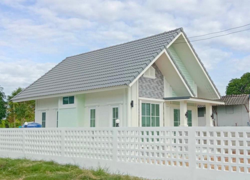 บ้านไสตล์คอสเทจหลังน้อยๆ  ขนาด 2 ห้องนอน 1 ห้องน้ำ งบ 6.5 แสน  ตกแต่งด้วย สีพาสเทล หวานแหวว น่ารัก รูปที่ 4