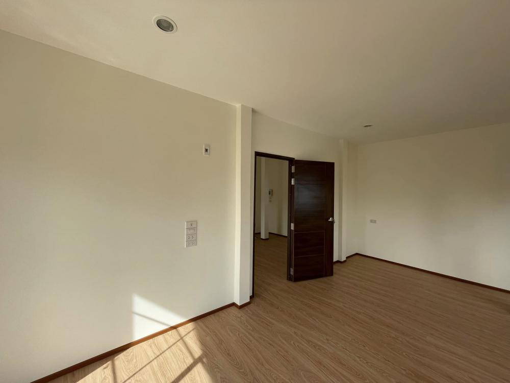 ไอเดียรีโนเวทบ้านไม้ให้กลายเป็นบ้านมินิมอลมูจิ ภายนอกภายในสวยน่ารัก รูปที่ 17