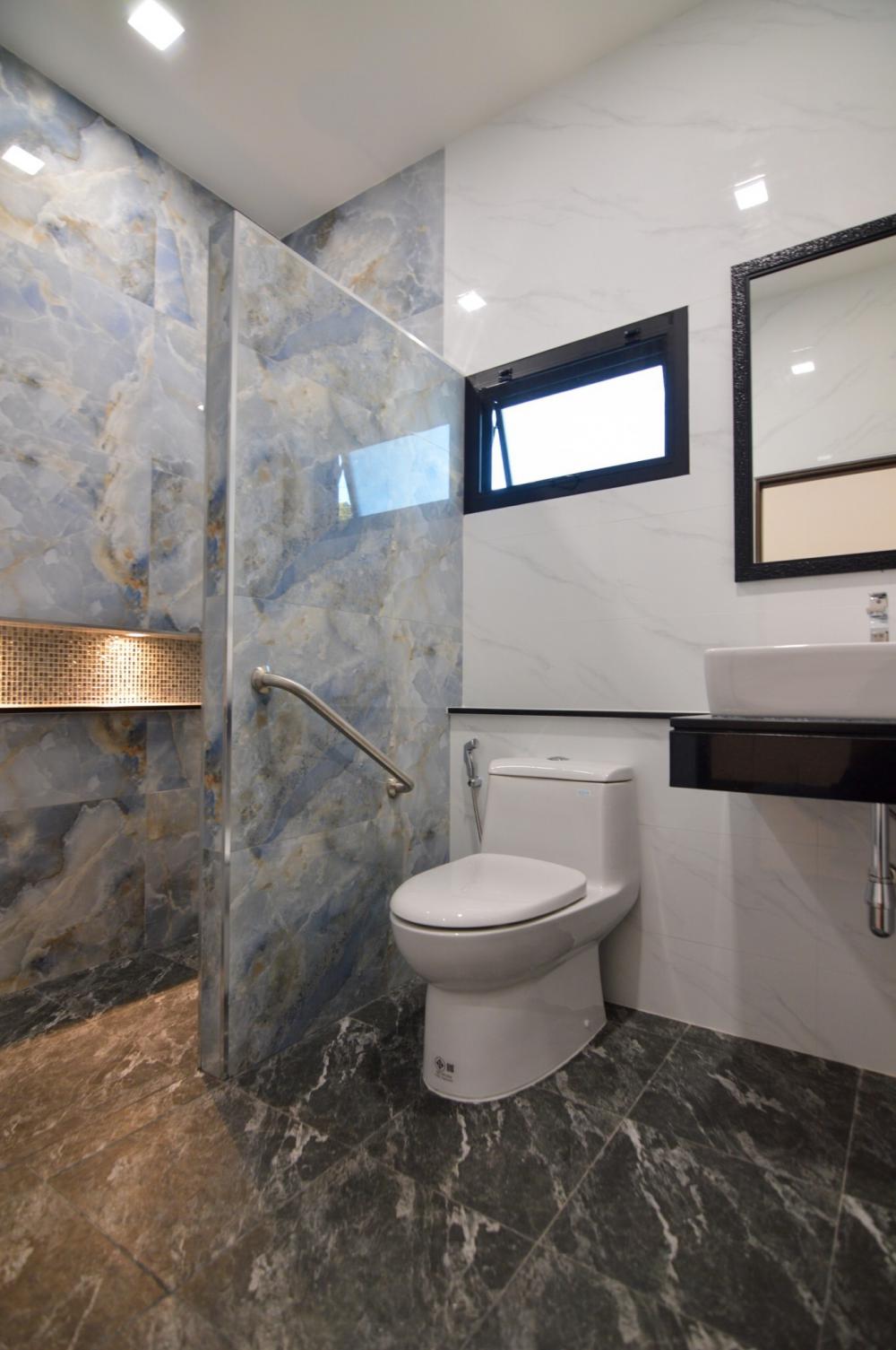 บ้านพักอาศัยทรงปั้นหยาขนาดใหญ่ รูปที่ 18