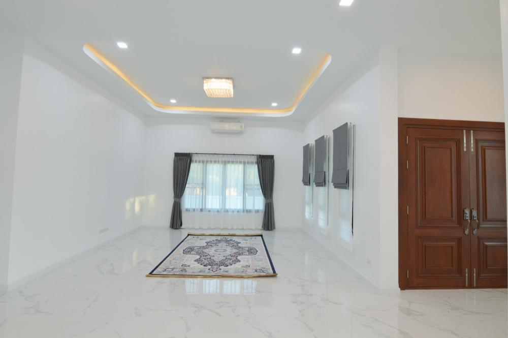 บ้านพักอาศัยทรงปั้นหยาขนาดใหญ่ รูปที่ 1