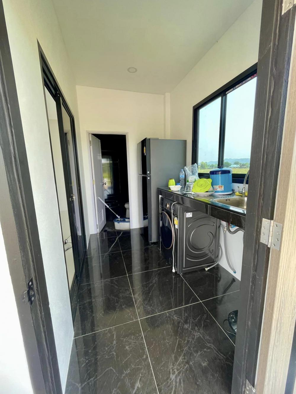 บ้านสไตล์โมเดิร์น 1 ห้องนอนใหญ่มาก 1 ห้องน้ำ 1 ครัวมินิมอล งบ 4.8 แสนบาท รูปที่ 11