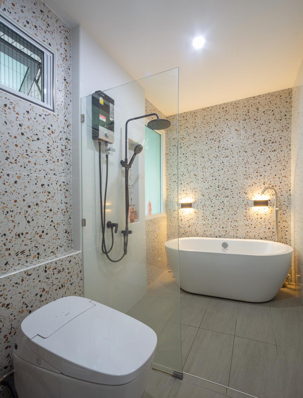 บ้านมินิมอลมูจิกลางสวนยาง มี 2 ห้องนอน 2 ห้องน้ำ 1 ห้องนั่งเล่น และห้องทำงานขนาดใหญ่ สถาปนิกจึงออกแบบให้ห้องนอนและห้องทำงานแยกออกจากกัน  รูปที่ 11