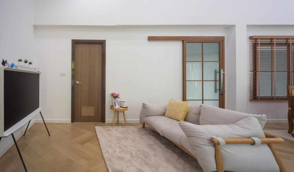 บ้านมินิมอลมูจิกลางสวนยาง มี 2 ห้องนอน 2 ห้องน้ำ 1 ห้องนั่งเล่น และห้องทำงานขนาดใหญ่ สถาปนิกจึงออกแบบให้ห้องนอนและห้องทำงานแยกออกจากกัน  รูปที่ 9