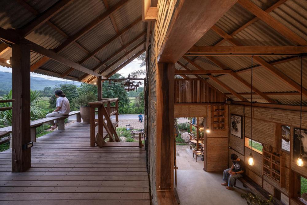 ไอเดียร้านกาแฟสไตล์อิฐบ็อกผสมโครงไม้ รูปที่ 3