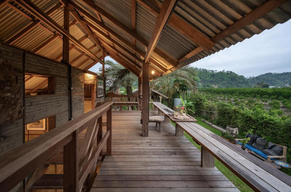 ไอเดียร้านกาแฟสไตล์อิฐบ็อกผสมโครงไม้ รูปที่ 5