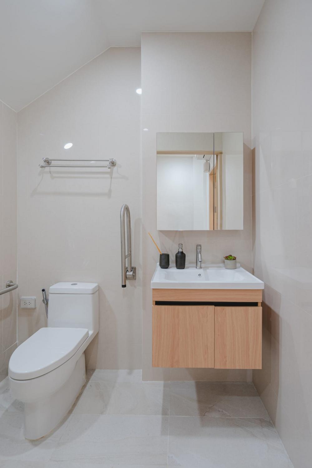 ไอเดียการรีโนเวททาวเฮ้าส์ 3 ชั้น ในย่านท่าพระ ผลงานจาก Fatboy Factory พื้นที่ใช้สอย 150 ตารางเมตร งบก่อสร้าง 1.5 ล้านบาท (ไม่รวมค่าออกแบบ) รูปที่ 17