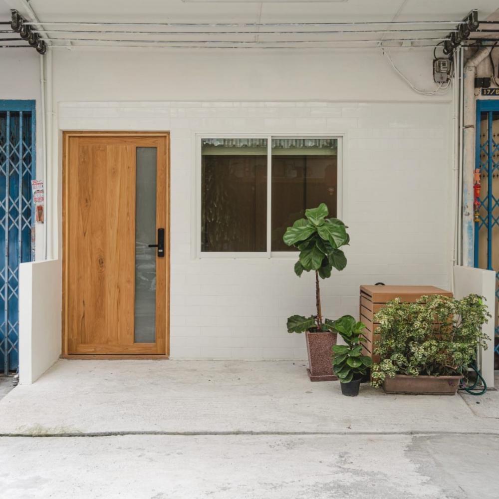 ไอเดียการรีโนเวททาวเฮ้าส์ 3 ชั้น ในย่านท่าพระ ผลงานจาก Fatboy Factory พื้นที่ใช้สอย 150 ตารางเมตร งบก่อสร้าง 1.5 ล้านบาท (ไม่รวมค่าออกแบบ) รูปที่ 4