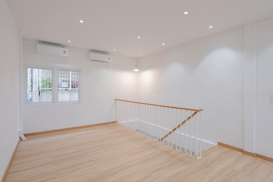 ไอเดียการรีโนเวททาวเฮ้าส์ 3 ชั้น ในย่านท่าพระ ผลงานจาก Fatboy Factory พื้นที่ใช้สอย 150 ตารางเมตร งบก่อสร้าง 1.5 ล้านบาท (ไม่รวมค่าออกแบบ) รูปที่ 38