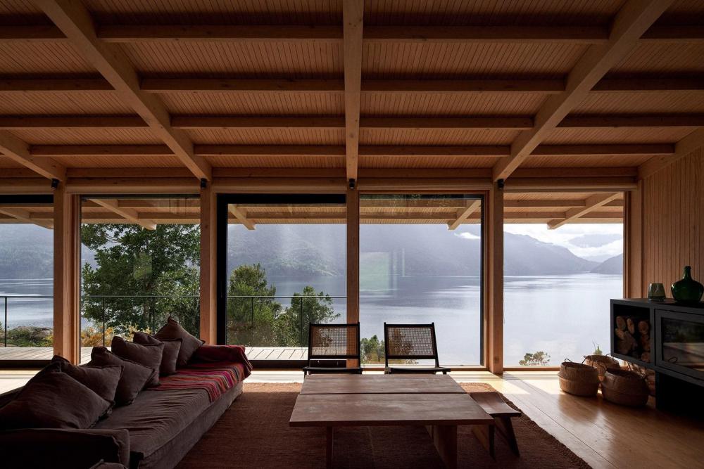 บ้านริมน้ำสไตล์โมเดิร์นโครงสร้างไม้ข้างริมน้ำทะเลสาบประเทศชิลี รูปที่ 3