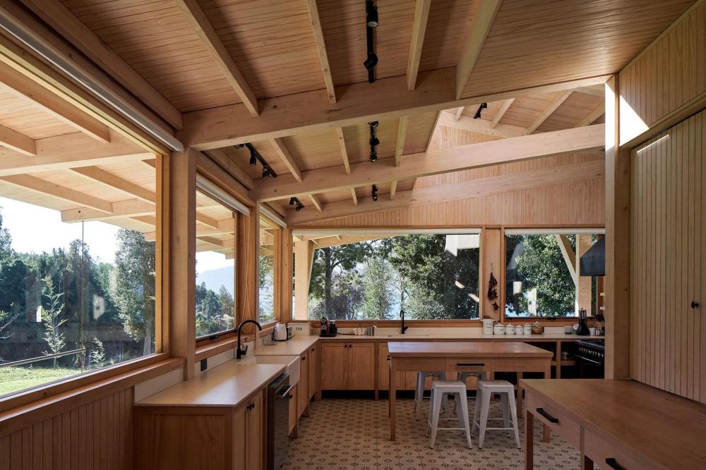 บ้านริมน้ำสไตล์โมเดิร์นโครงสร้างไม้ข้างริมน้ำทะเลสาบประเทศชิลี รูปที่ 8