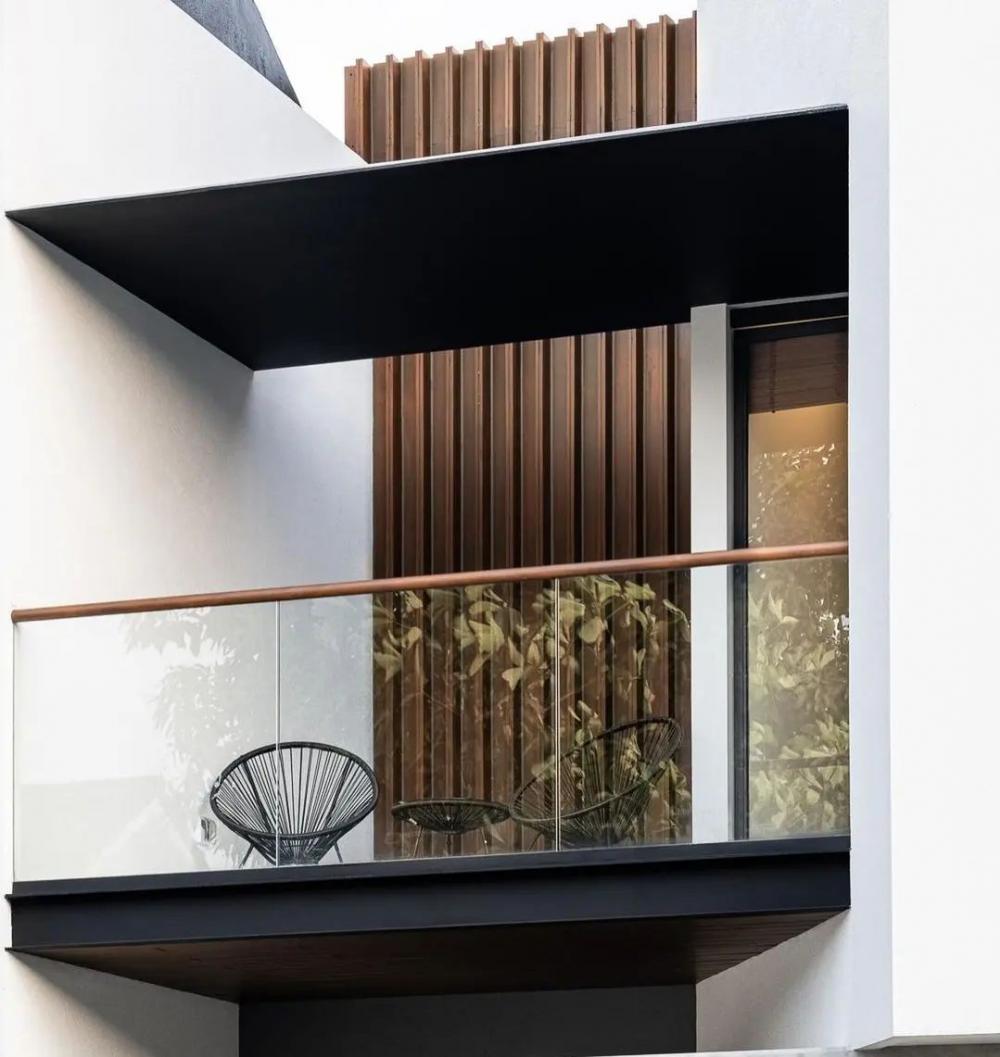 ไอเดียสร้างบ้านบนพื้นที่แคบ ตกแต่งได้ลงตัวไม่รู้สึกว่าบ้านแคบ รูปที่ 10