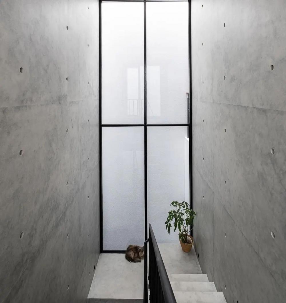 ไอเดียสร้างบ้านบนพื้นที่แคบ ตกแต่งได้ลงตัวไม่รู้สึกว่าบ้านแคบ รูปที่ 7