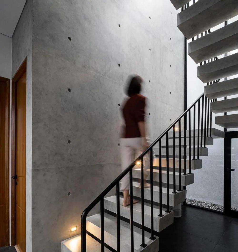 ไอเดียสร้างบ้านบนพื้นที่แคบ ตกแต่งได้ลงตัวไม่รู้สึกว่าบ้านแคบ รูปที่ 9