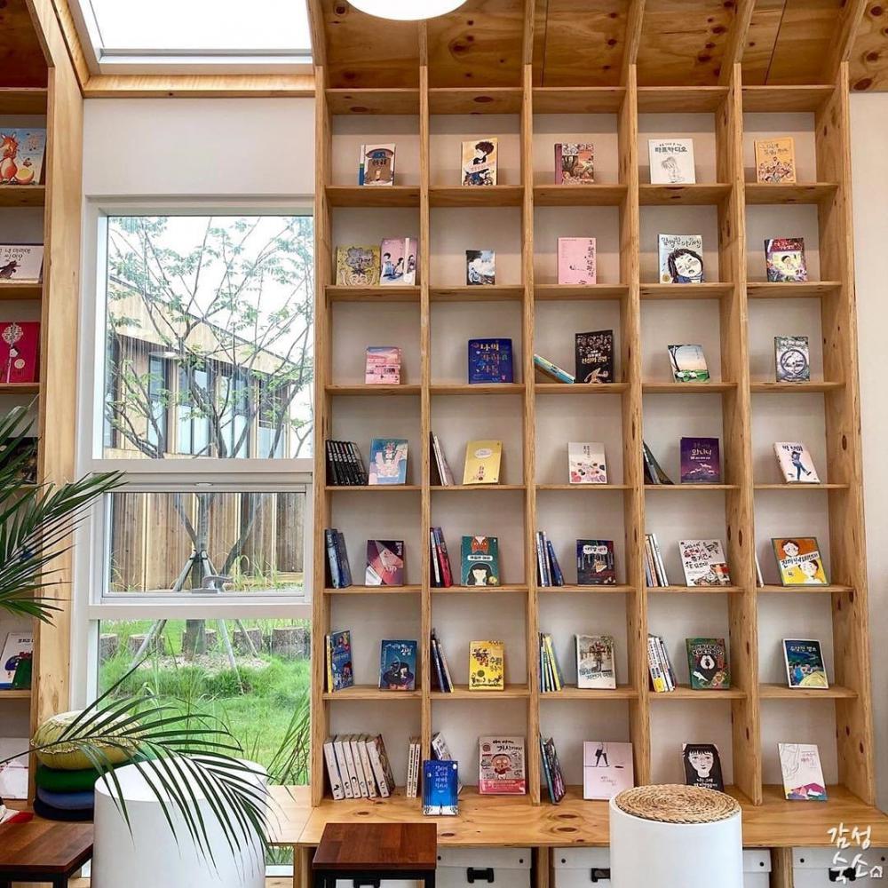 นอร์ดิกสไตล์แบบห้องนั่งเล่นหรือคาเฟ่ สำหรับเป็นไอเดีย รูปที่ 12