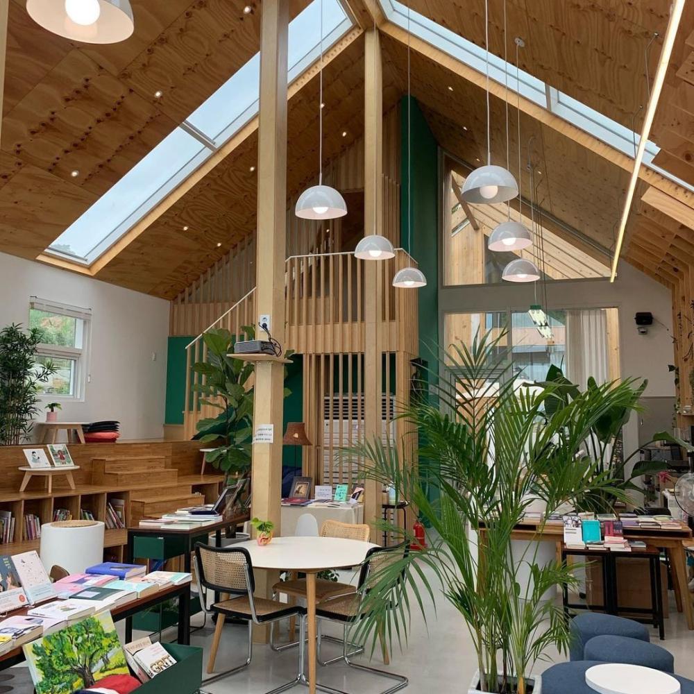 นอร์ดิกสไตล์แบบห้องนั่งเล่นหรือคาเฟ่ สำหรับเป็นไอเดีย รูปที่ 15