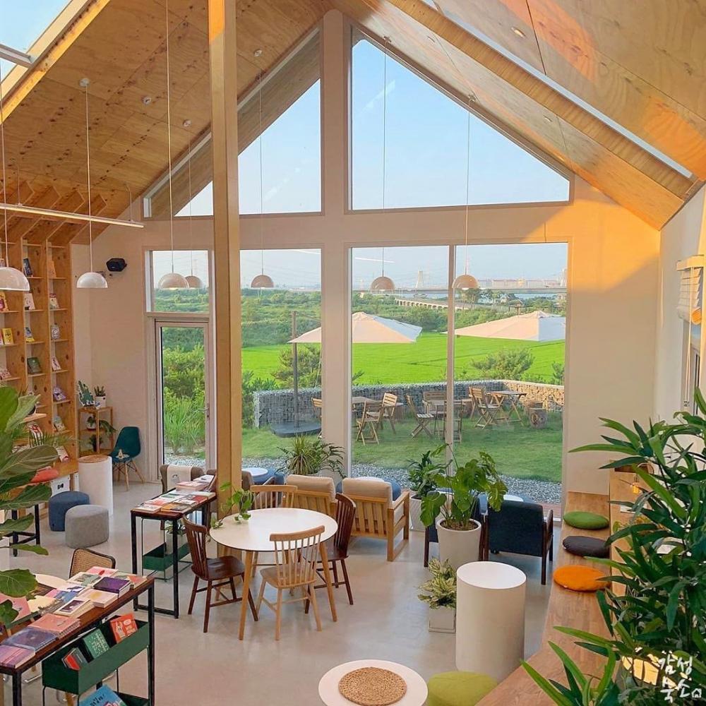 นอร์ดิกสไตล์แบบห้องนั่งเล่นหรือคาเฟ่ สำหรับเป็นไอเดีย รูปที่ 18