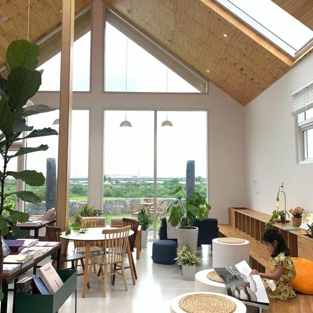 นอร์ดิกสไตล์แบบห้องนั่งเล่นหรือคาเฟ่ สำหรับเป็นไอเดีย รูปที่ 3