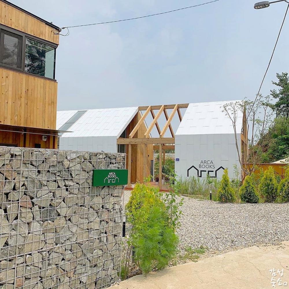 นอร์ดิกสไตล์แบบห้องนั่งเล่นหรือคาเฟ่ สำหรับเป็นไอเดีย รูปที่ 8