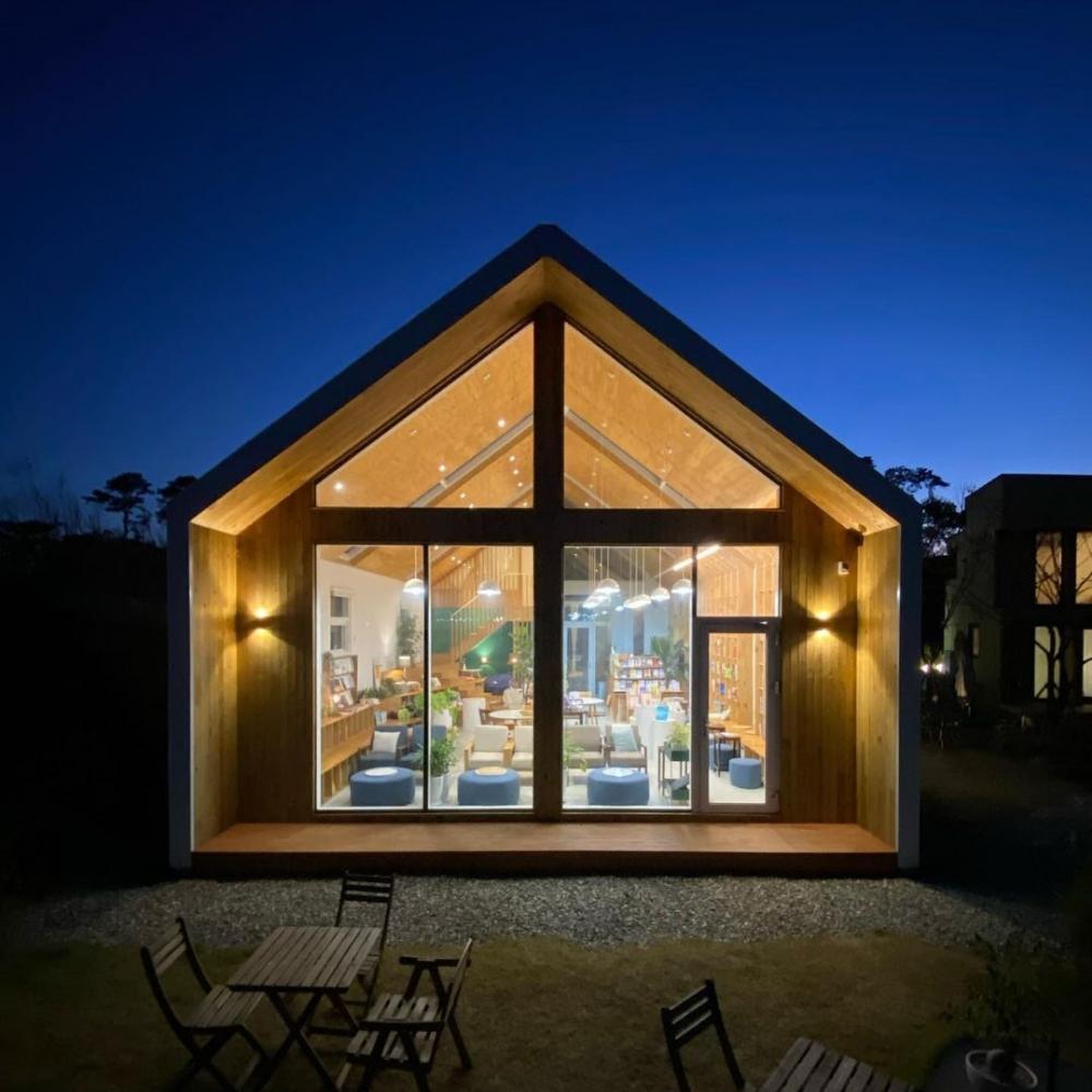 นอร์ดิกสไตล์แบบห้องนั่งเล่นหรือคาเฟ่ สำหรับเป็นไอเดีย รูปที่ 9