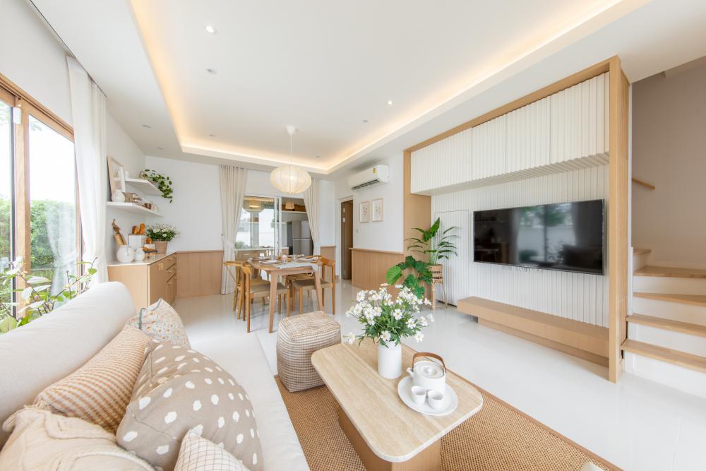 บ้านสไตล์โมเดิร์นที่สวยงาม ภายนอกสีขาวและหน้าต่างบานใหญ่ รูปที่ 5