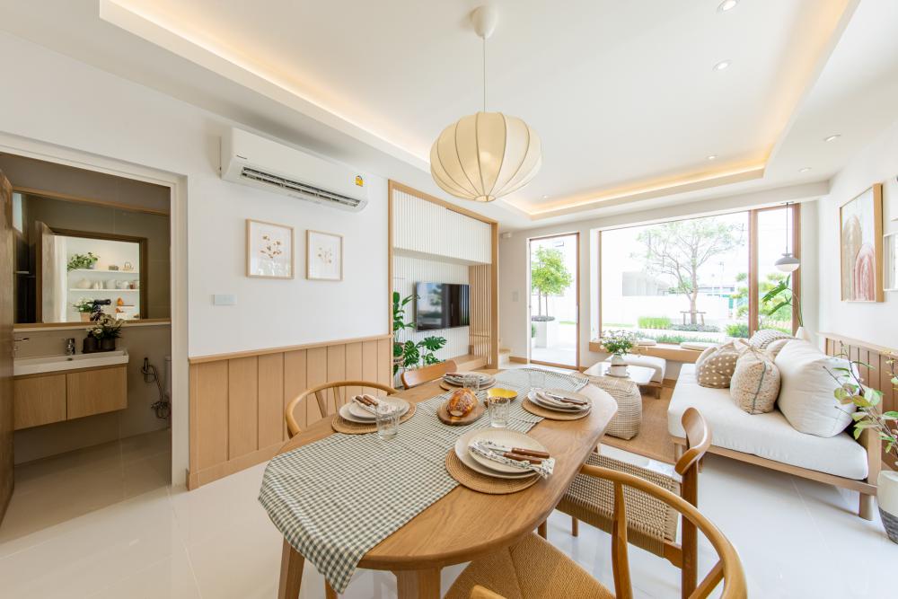 บ้านสไตล์โมเดิร์นที่สวยงาม ภายนอกสีขาวและหน้าต่างบานใหญ่ รูปที่ 8