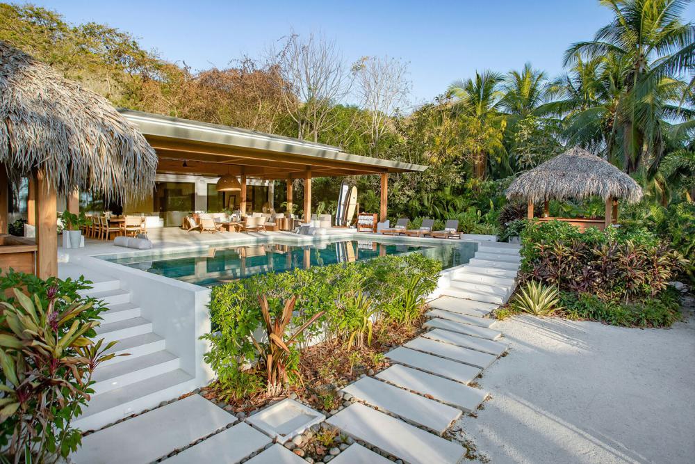 ไอเดียบ้านพักตากอากาศ ร่ายล้อมด้วยต้นไม้ มีสระว่ายน้ำพักตากอากาศวิลล่า รูปที่ 6