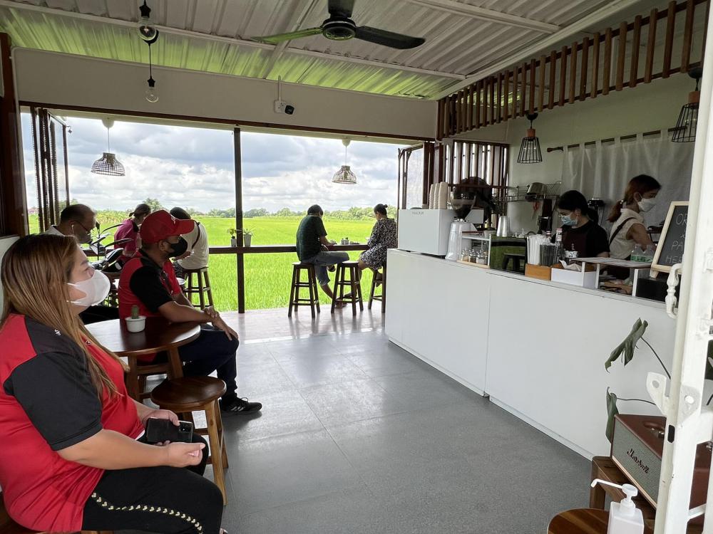 ไอเดียร้านกาแฟด้านหลังเป็นนาข้าว อากาศดีน่านั่งท่ามกลางธรรมชาติ รูปที่ 12