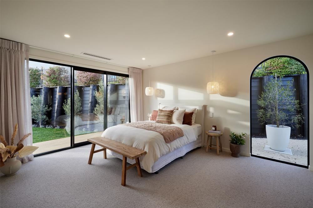 ไอเดียบ้านสไตล์มินิมอลต่างชาติยกพื้นสูง โทนขาวน้ำตาลอ่อนละมุนมินิมอลมาก รูปที่ 11