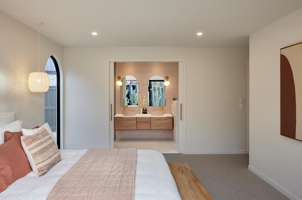 ไอเดียบ้านสไตล์มินิมอลต่างชาติยกพื้นสูง โทนขาวน้ำตาลอ่อนละมุนมินิมอลมาก รูปที่ 16