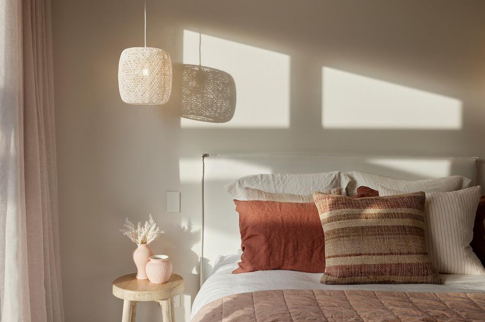 ไอเดียบ้านสไตล์มินิมอลต่างชาติยกพื้นสูง โทนขาวน้ำตาลอ่อนละมุนมินิมอลมาก รูปที่ 18