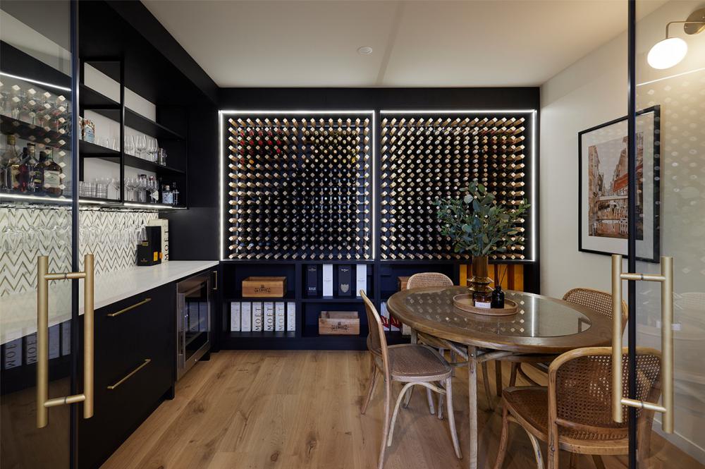 ไอเดียบ้านสไตล์มินิมอลต่างชาติยกพื้นสูง โทนขาวน้ำตาลอ่อนละมุนมินิมอลมาก รูปที่ 22