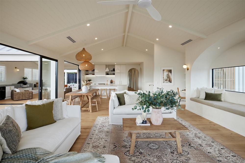 ไอเดียบ้านสไตล์มินิมอลต่างชาติยกพื้นสูง โทนขาวน้ำตาลอ่อนละมุนมินิมอลมาก รูปที่ 23