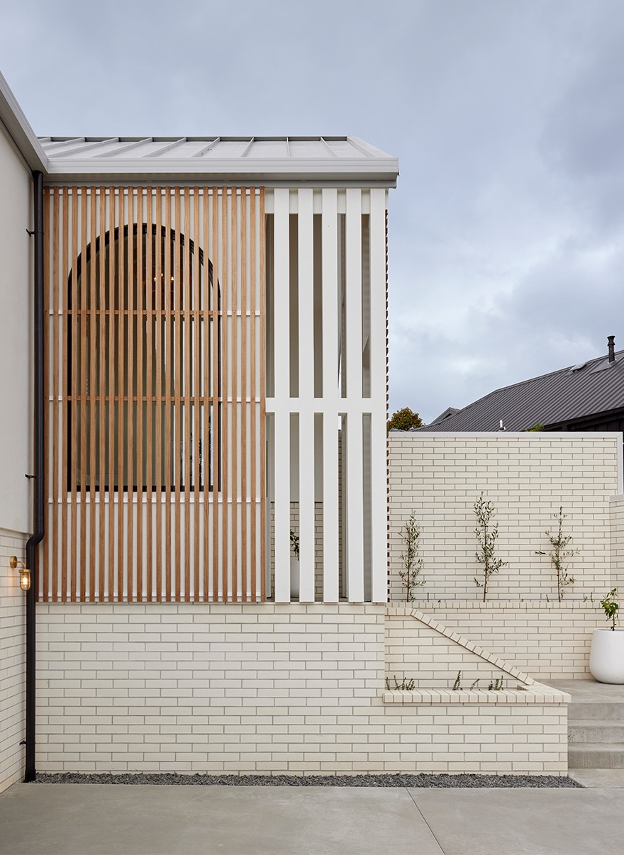 ไอเดียบ้านสไตล์มินิมอลต่างชาติยกพื้นสูง โทนขาวน้ำตาลอ่อนละมุนมินิมอลมาก รูปที่ 26