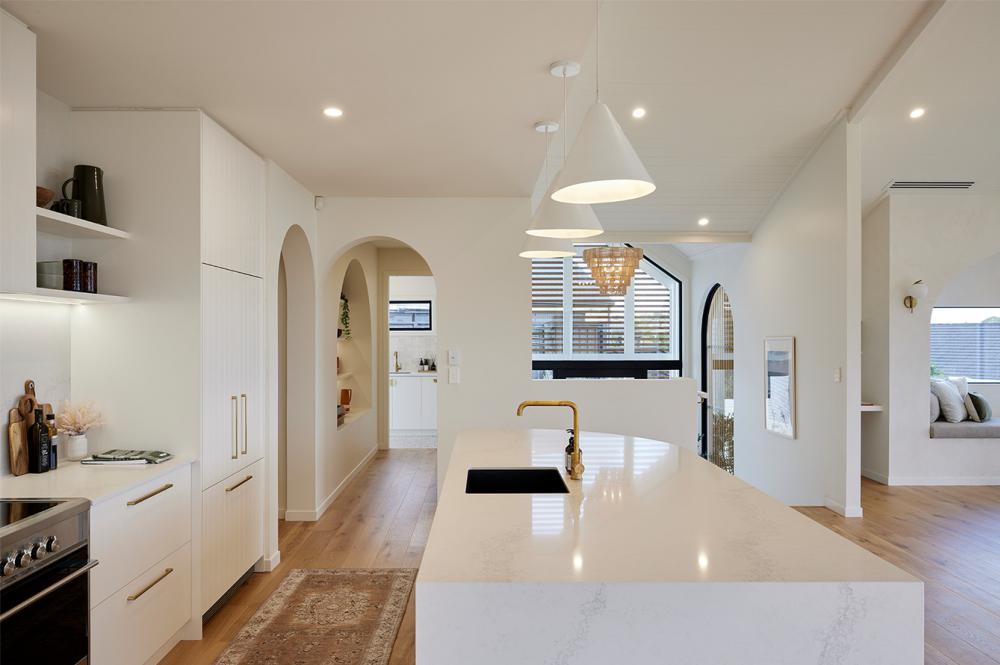 ไอเดียบ้านสไตล์มินิมอลต่างชาติยกพื้นสูง โทนขาวน้ำตาลอ่อนละมุนมินิมอลมาก รูปที่ 4