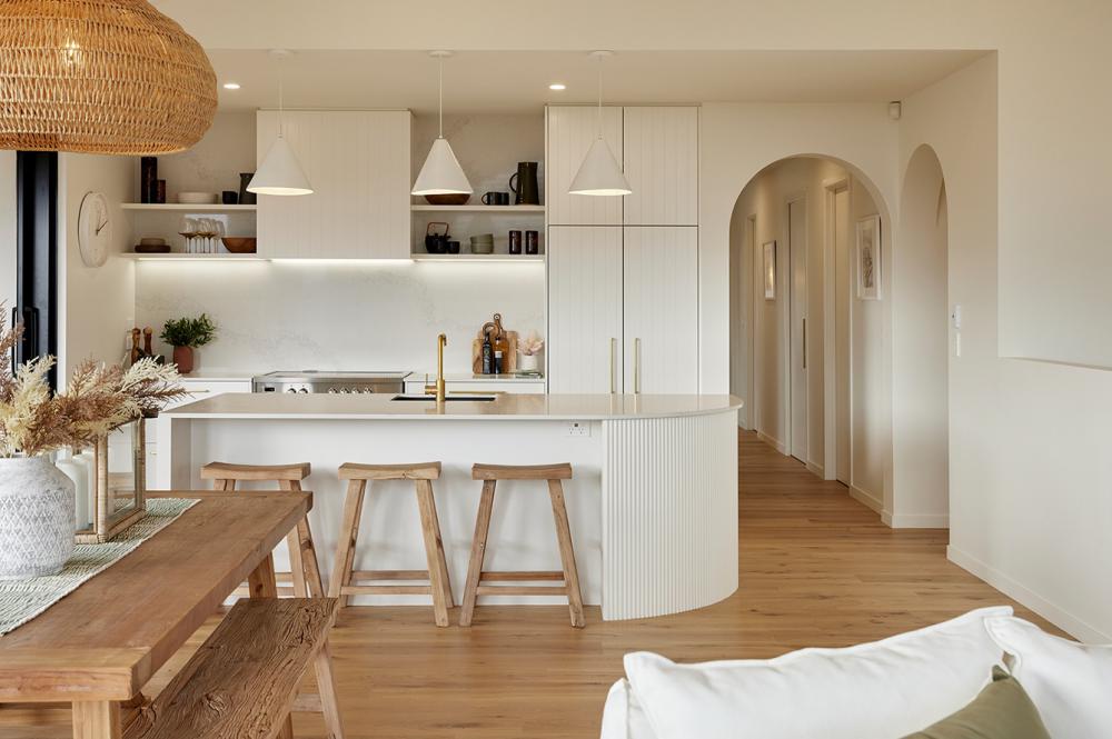 ไอเดียบ้านสไตล์มินิมอลต่างชาติยกพื้นสูง โทนขาวน้ำตาลอ่อนละมุนมินิมอลมาก รูปที่ 5