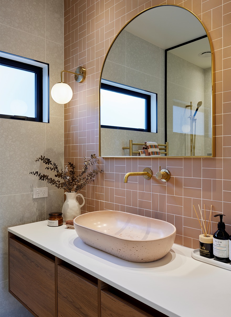 ไอเดียบ้านสไตล์มินิมอลต่างชาติยกพื้นสูง โทนขาวน้ำตาลอ่อนละมุนมินิมอลมาก รูปที่ 8