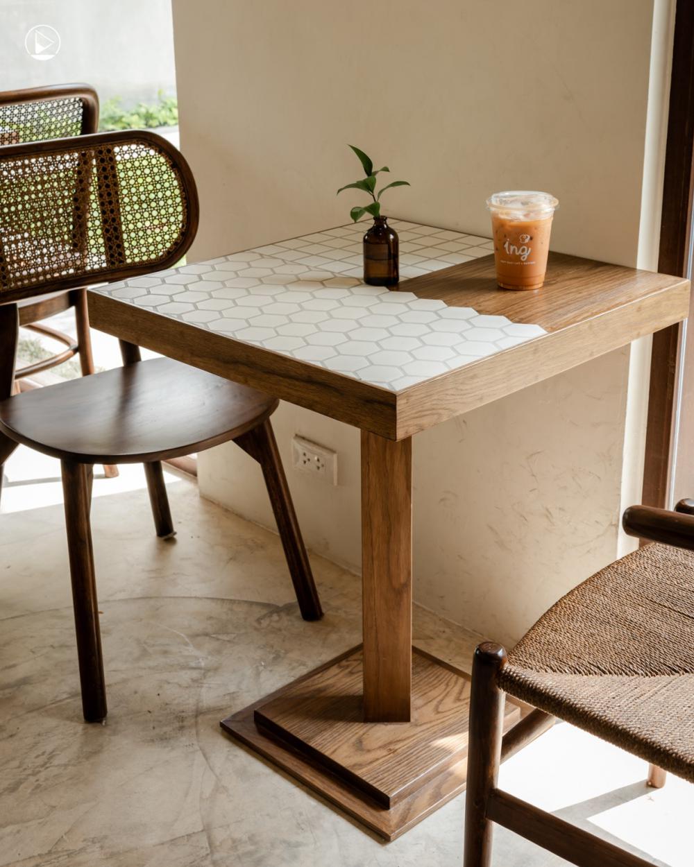 ไอเดียร้านกาแฟมินิมอล Dview Ing Craft Toast Cafe & Backyard รูปที่ 14