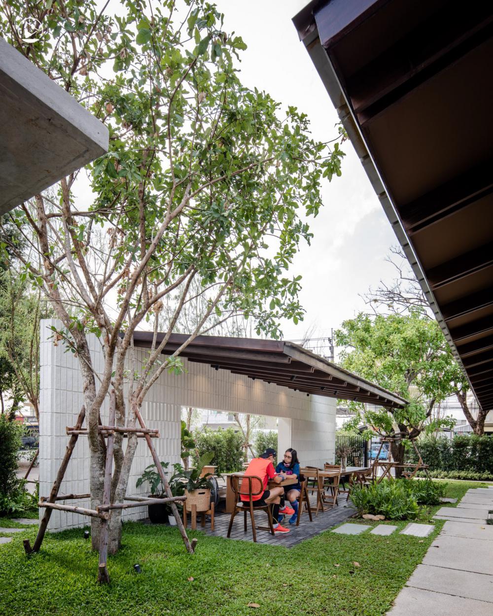 ไอเดียร้านกาแฟมินิมอล Dview Ing Craft Toast Cafe & Backyard รูปที่ 3