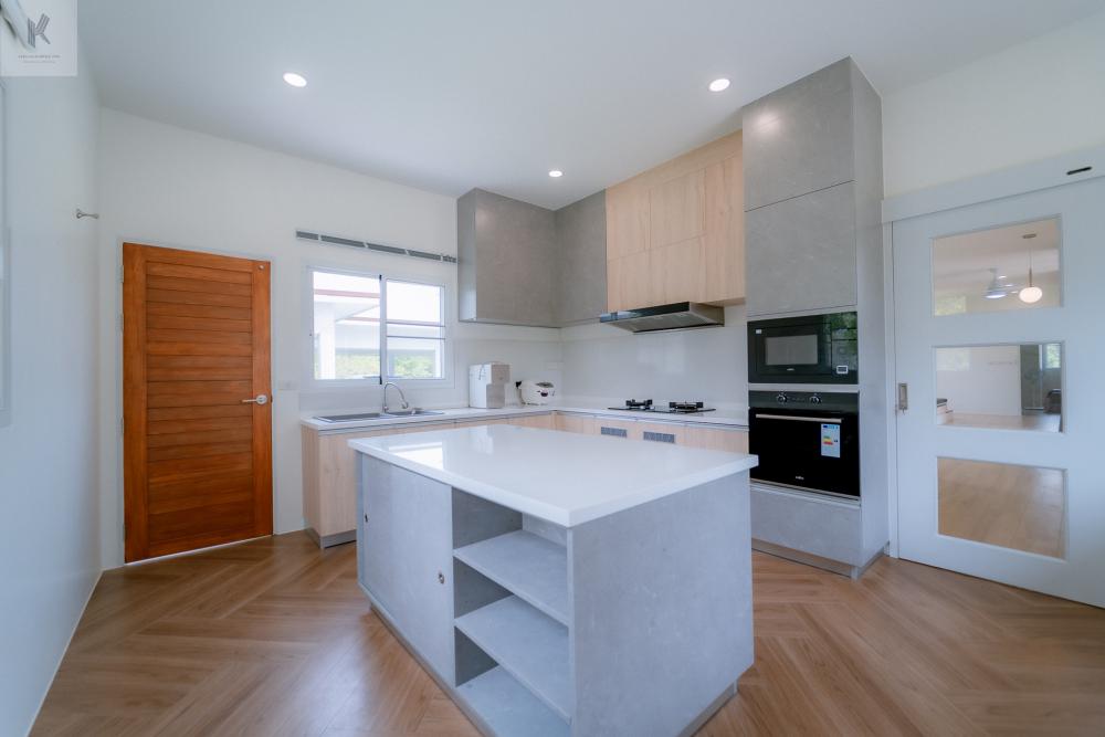 บ้านโมเดิร์นทรงกล่องมินิมอล สองชั้น 4 ห้องนอน 5 ห้องน้ำ รูปที่ 14