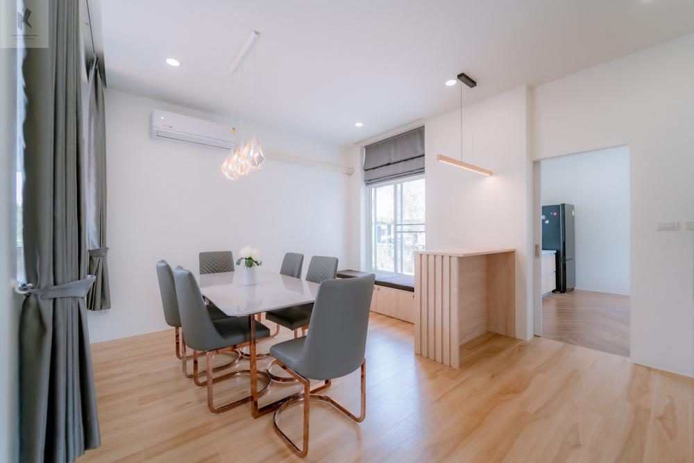 บ้านโมเดิร์นทรงกล่องมินิมอล สองชั้น 4 ห้องนอน 5 ห้องน้ำ รูปที่ 5