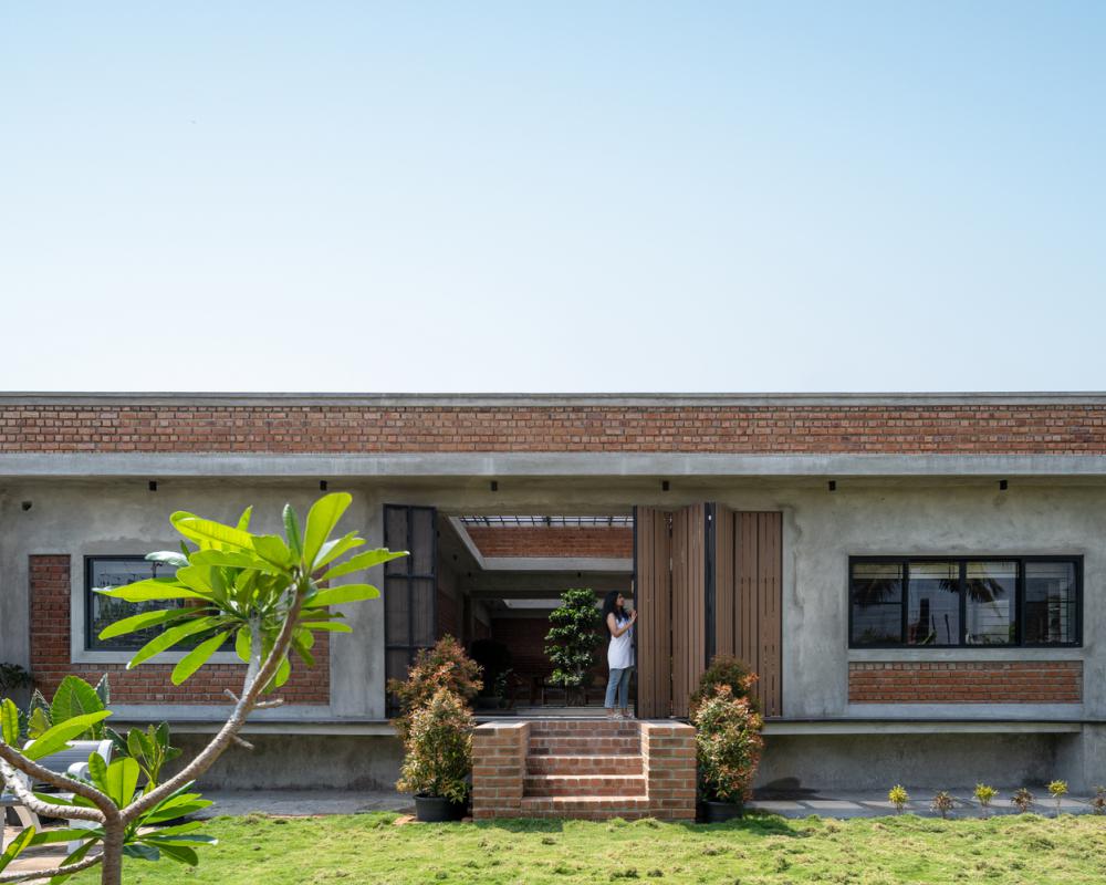 บ้านสไตล์โมเดิร์นลอฟปูนเปลือยโชว์อิฐบล็อก รูปที่ 3