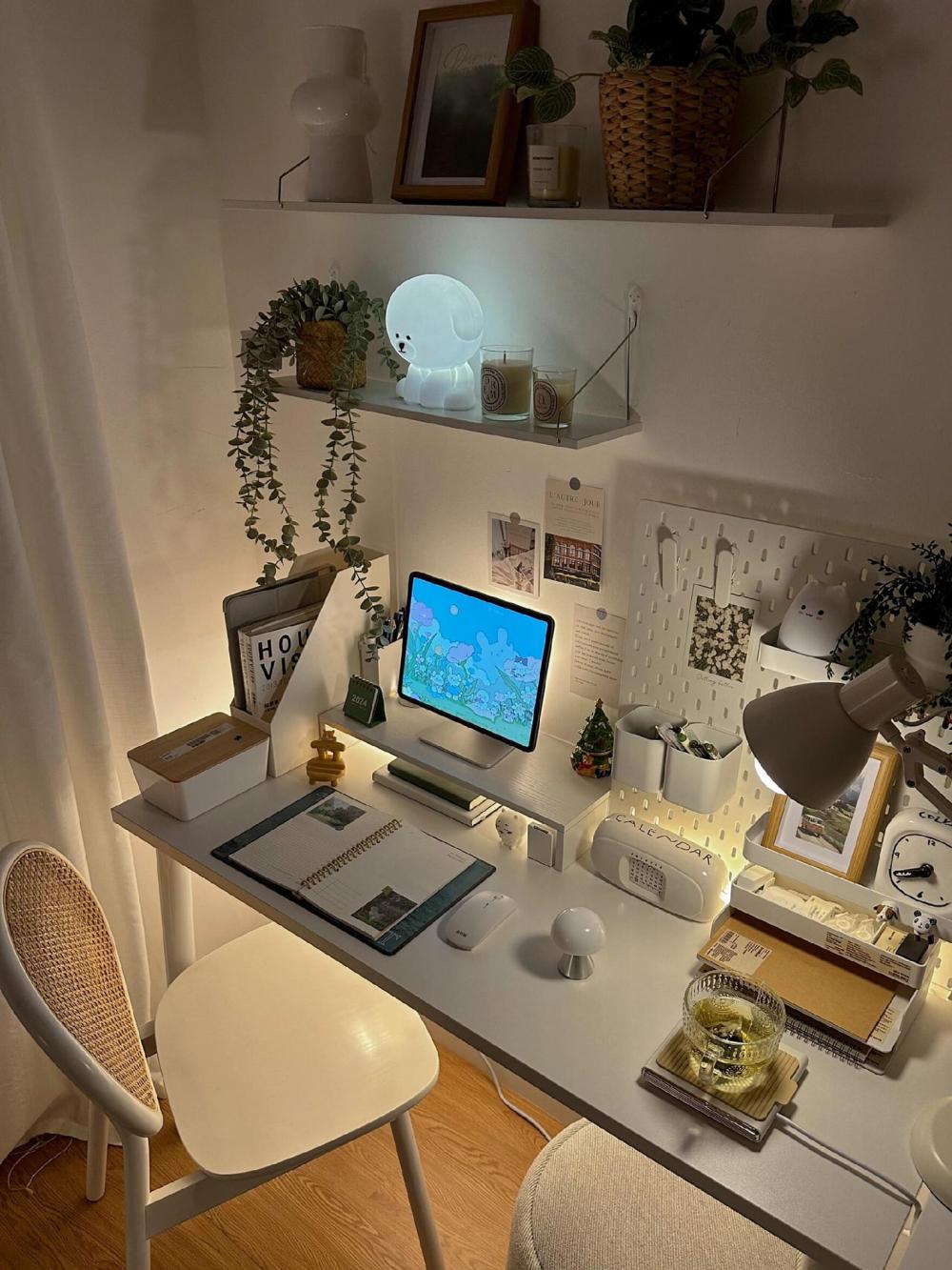 ไอเดียจัดมุมทำงานน่ารัก ๆ เห็นแล้วน่านั่งทำงานหรือนั่งทำกิจกรรมใช้หน้าจอ หรืออ่านหนังสือ รูปที่ 7