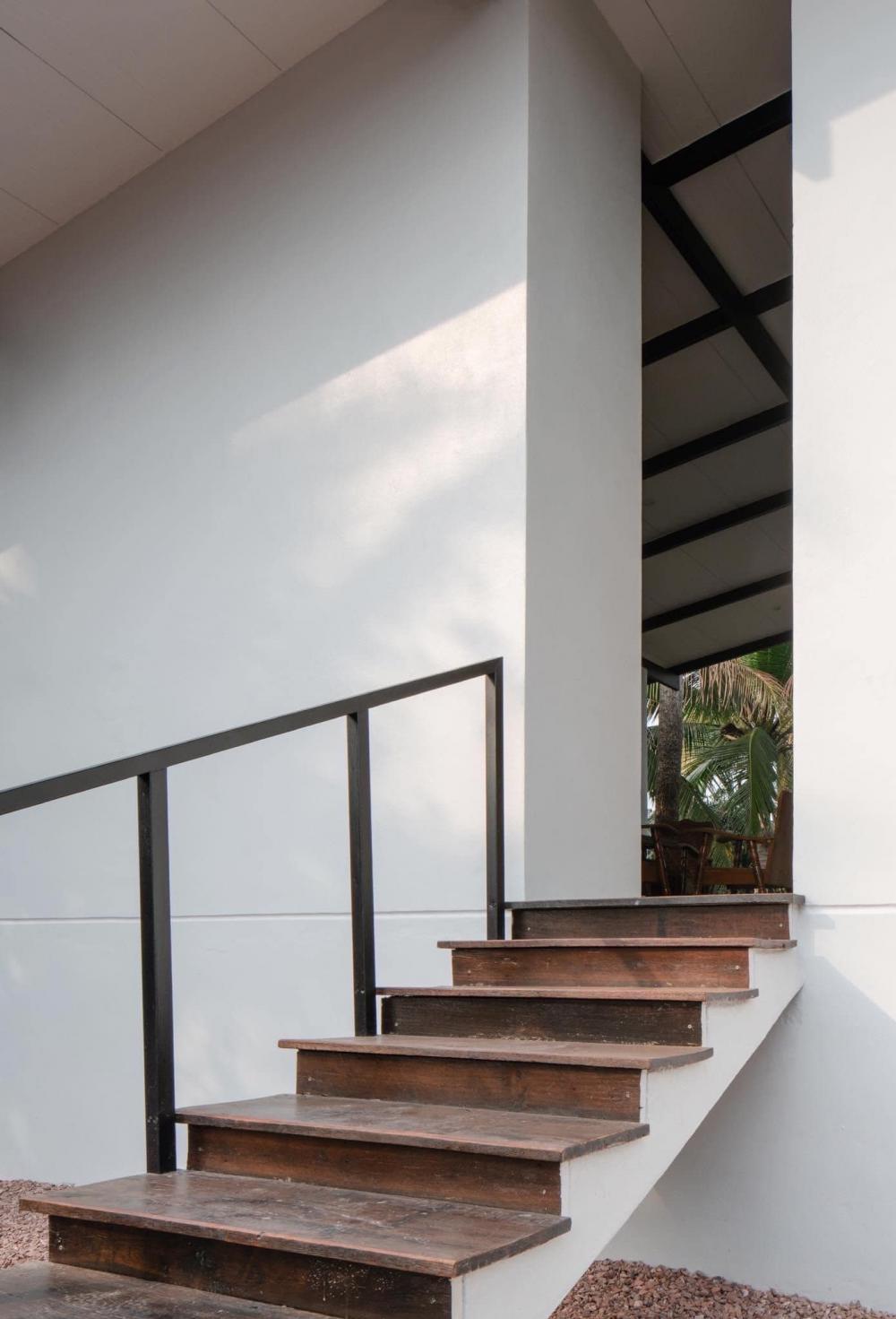 บ้านปูนชั้นเดียวกลางสวนมะพร้าว ออกแบบได้น่าอยู่และลงตัว รูปที่ 11